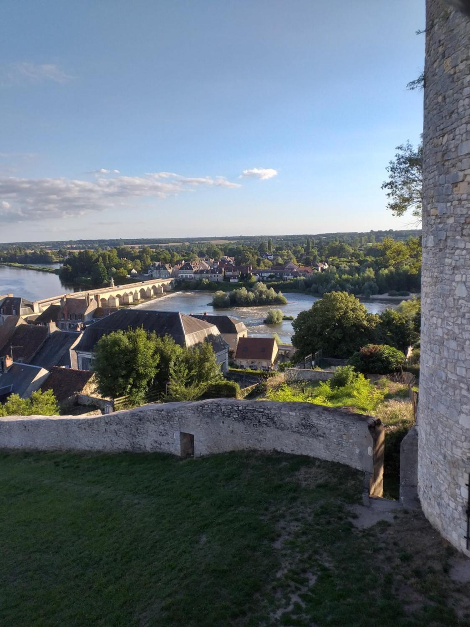 La Cour Du Chateau La Charité-sur-Loire Exterior foto